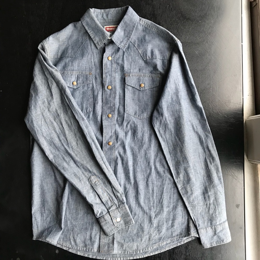 SOLD! NWOT Wrangler Jeans Co Chambray Shirt